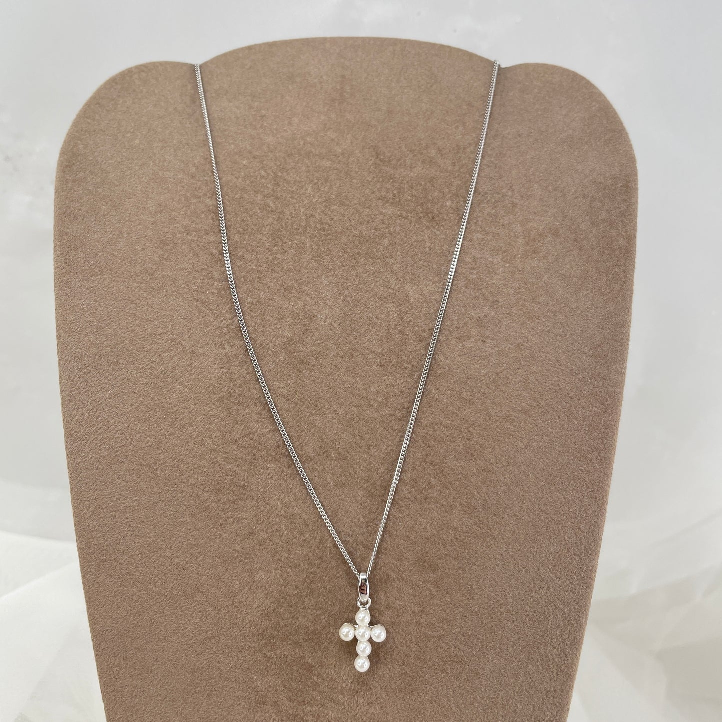 Collana catena grumette cm 35 con croce di perle da 0,3 mm in argento bianco - pezzo unico - Lumiere Bijoux