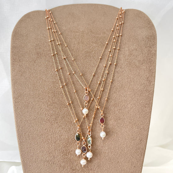 Collana micro rosario cm 35 con piccola pietra ovale mm colore tormalina e perla tonda bianca da 0.4 cm pendente - Lumiere Bijoux