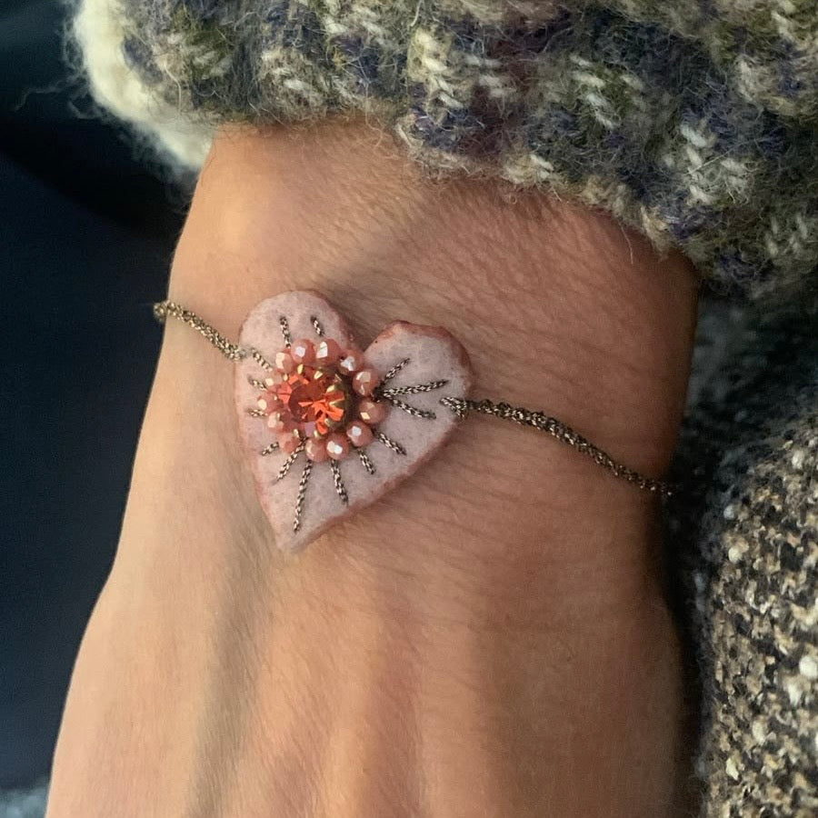 Bracciale cuore sacro in feltro e cristalli - Lumiere Bijoux