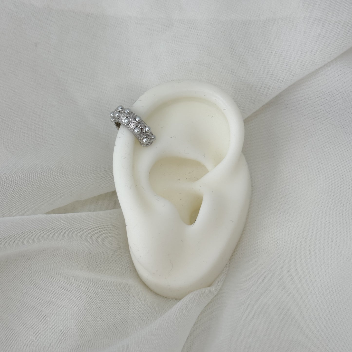 Earcuff puntinato con perle - Lumiere Bijoux