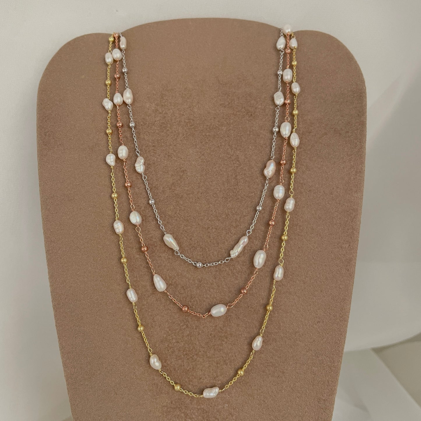 Collana micro perle risino irregolari bianche alternate a sfere cm 33 o 35 - Lumiere Bijoux
