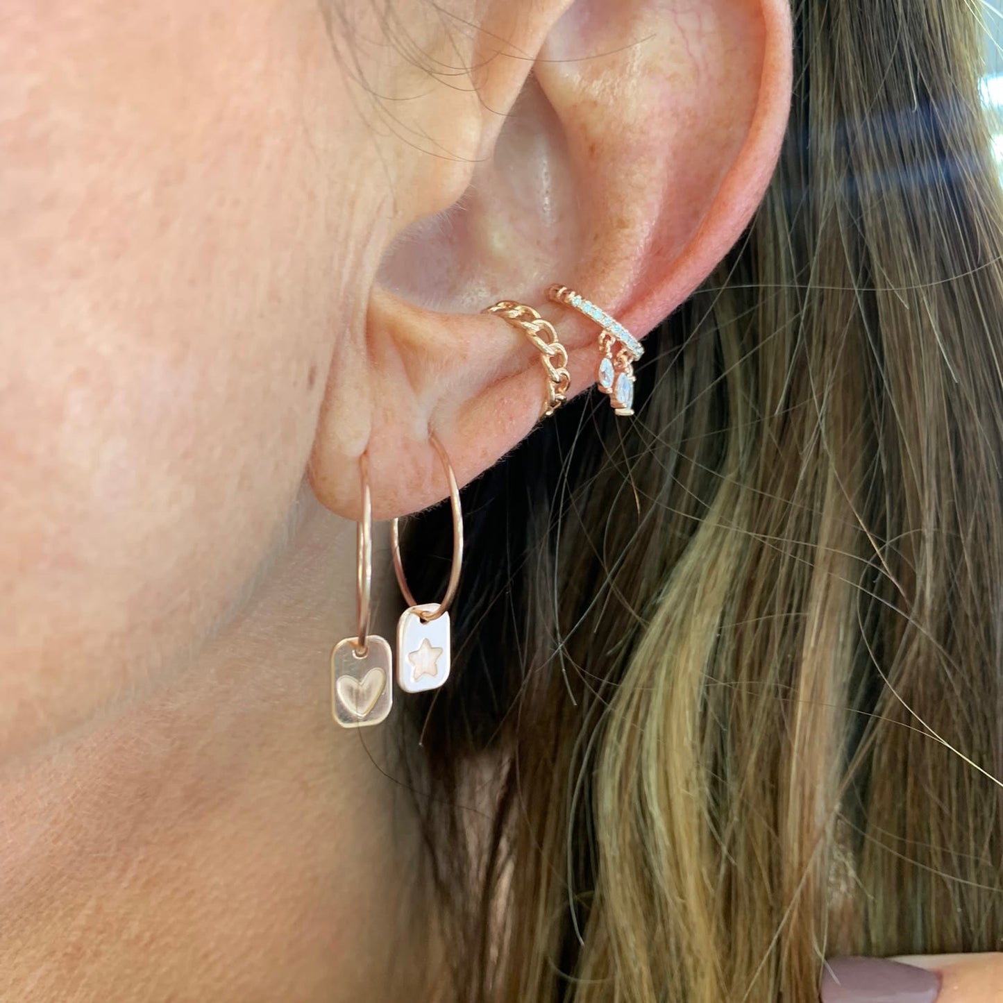Orecchini cerchio Noisette con targhetta cuore stella quadrifoglio o sorridi argento rosé - Lumiere Bijoux