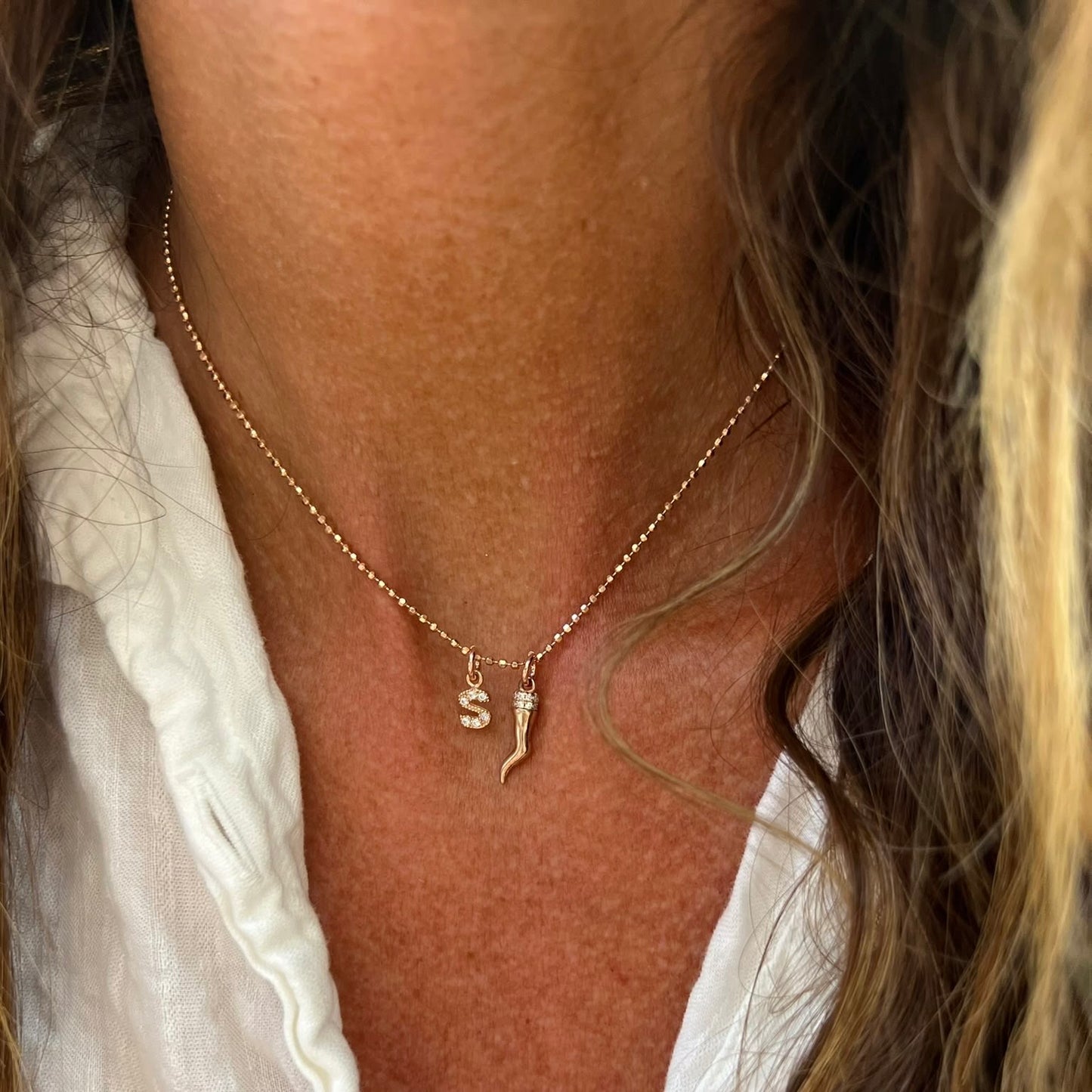 Collana catena militare diamantata cm 35 con iniziale di zirconi bianchi da 0,8 mm e cornetto con corona di zirconi