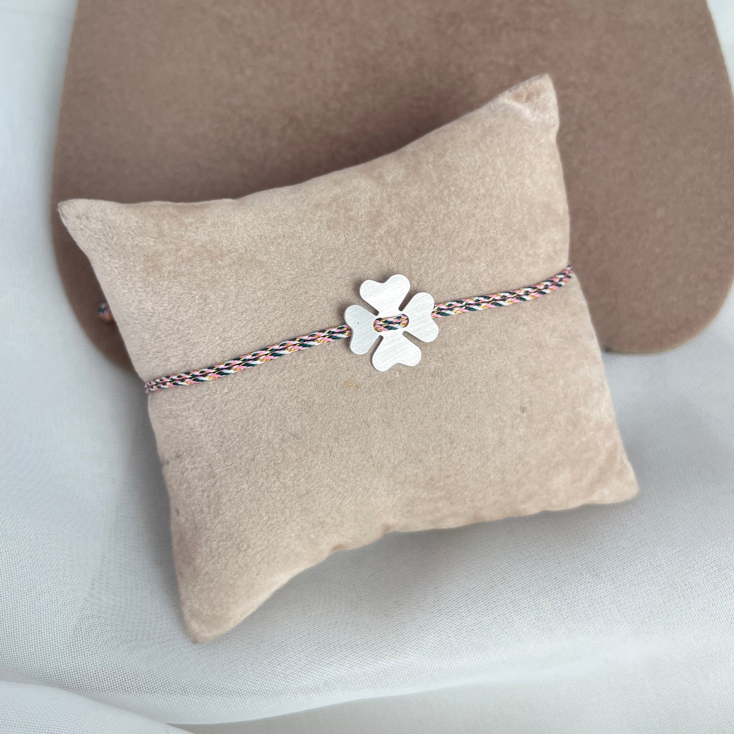 Bracciale cordino regolabile colorato con quadrifoglio satinato da 1.2 cm rosè o argento bianco - Lumiere Bijoux