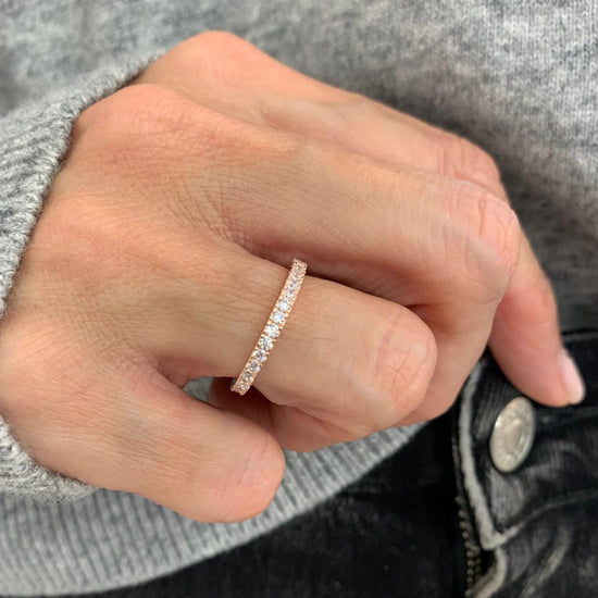 Anello Fedina eternity zirconi bianchi base rosé su misura - Lumiere Bijoux