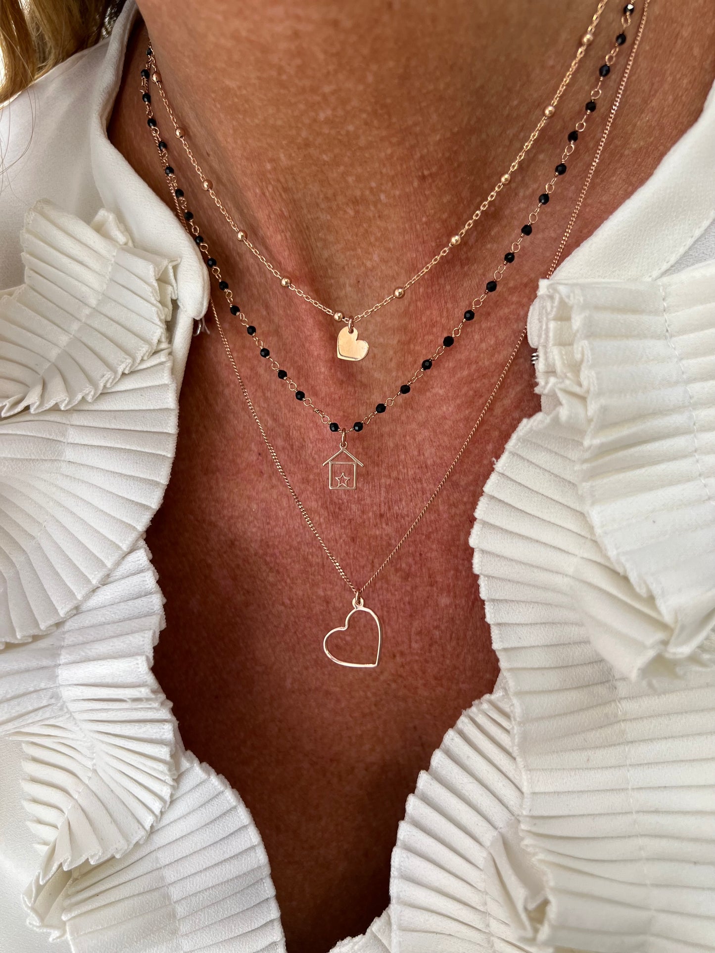 Collana tre fili micro cristalli neri, ciondoli cuore, casetta stilizzata e cuore vuoto - Lumiere Bijoux