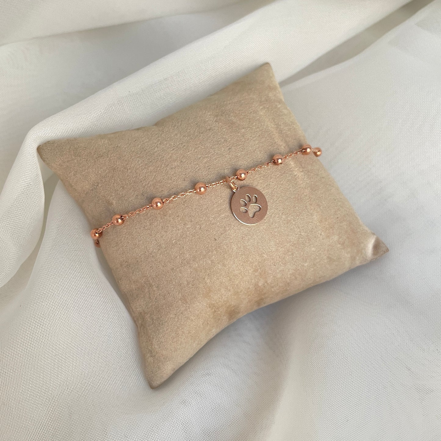 Bracciale catena rosario cm 17 con cialdina tonda da 1 cm zampetta traforata