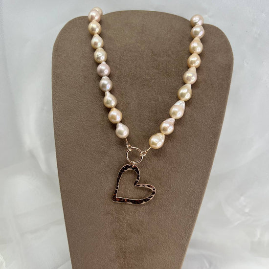 Collana di perle champagne goccia con cuore Corazon in argento rosé- pezzi limitati - Lumiere Bijoux