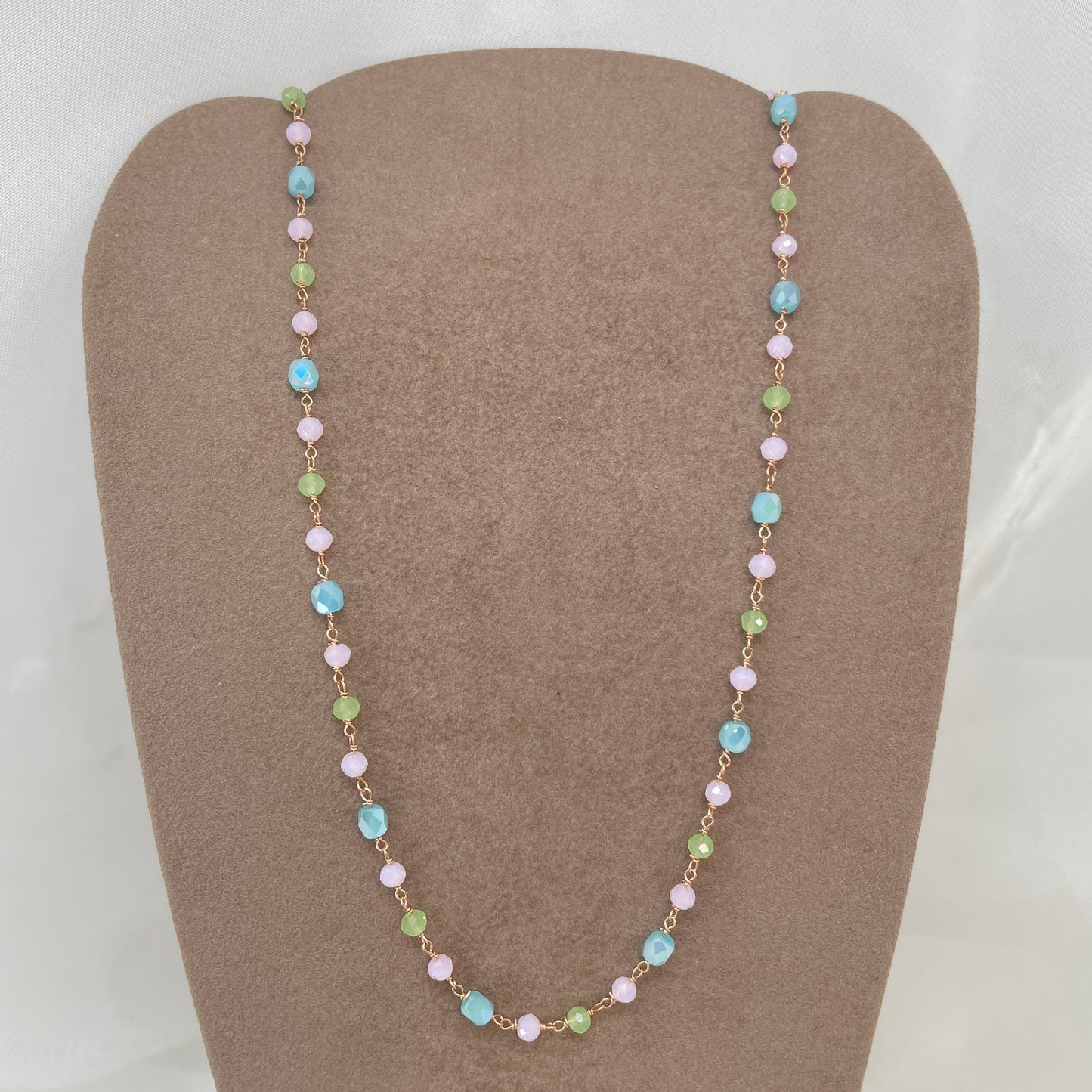 Collana cristalli multiforme azzurro, rosa, verde pastello cm 40 - Lumiere Bijoux