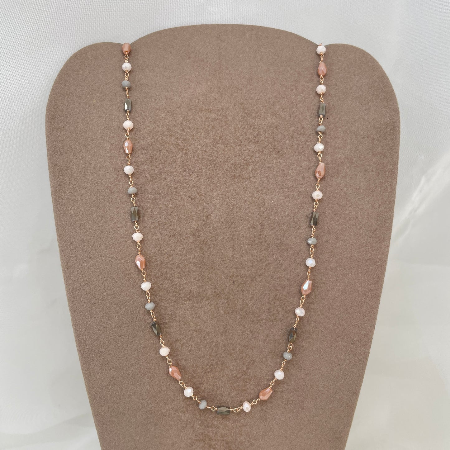 Collana cristalli grigio, rosa cangiante, fango, beige cm 40 - Lumiere Bijoux