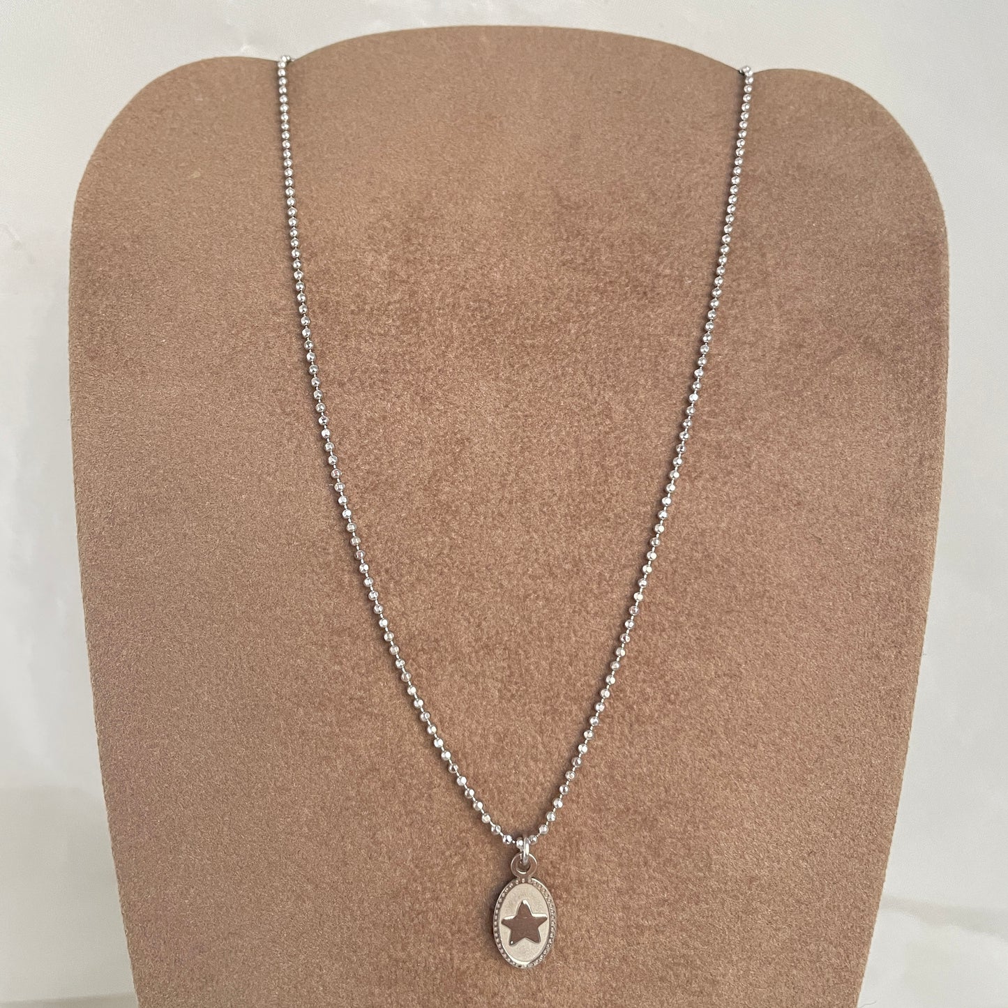 Collana catena militare diamantata cm 35 con cialdina ovale satinata con stella da 1 cm in argento bianco - pezzo unico