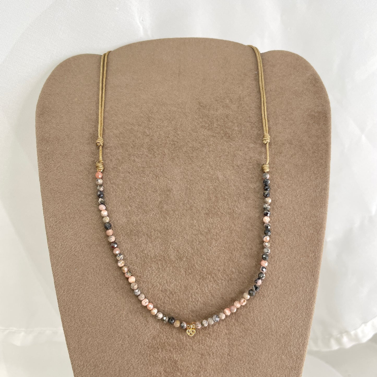 Collana Formentera cordino regolabile pietre pietra di luna e cuore - pezzi unici - Lumiere Bijoux