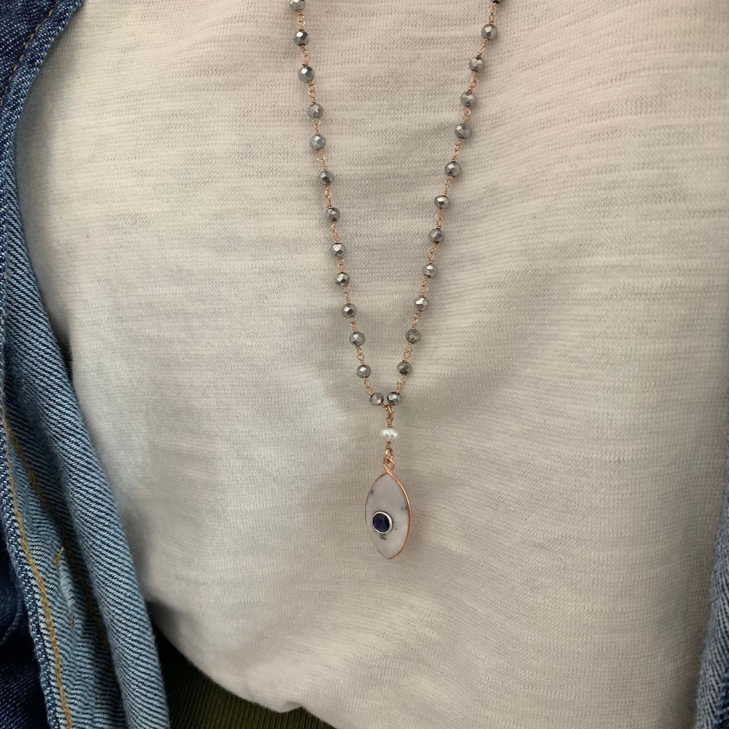 Collana cristalli argento rosè cm 80 con pietra goccia bianca e blu
