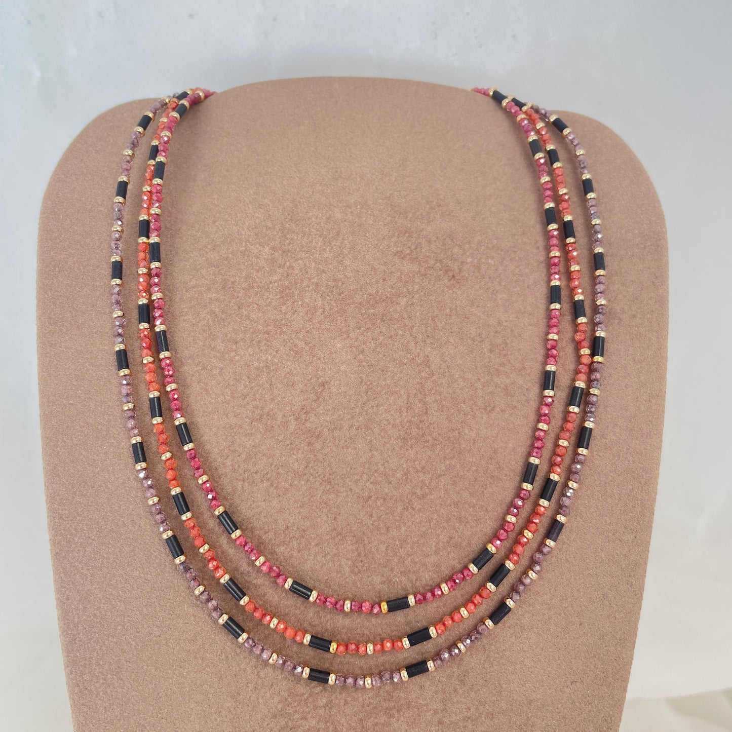 Collana cristalli tubetti e pepite ottone dorato 39cm - Lumiere Bijoux