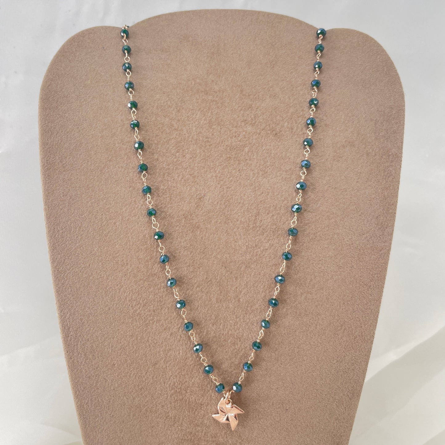 Collana cristalli verde bottiglia cm 40 con girandola rosè - pezzo unico - Lumiere Bijoux