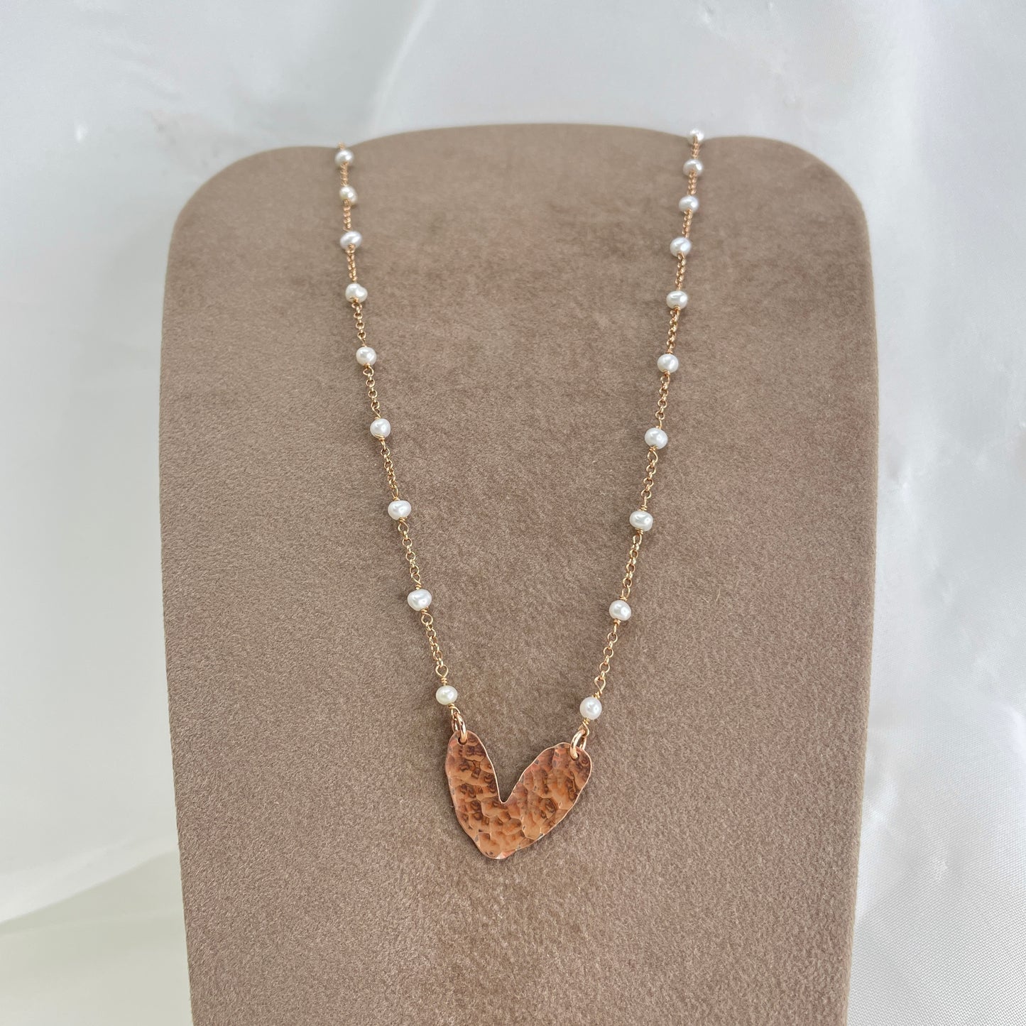 Collana cm 40 rado perle bianche con cuore bacio battuto o stella o cuore capri in linea in argento 925 rosé - Lumiere Bijoux
