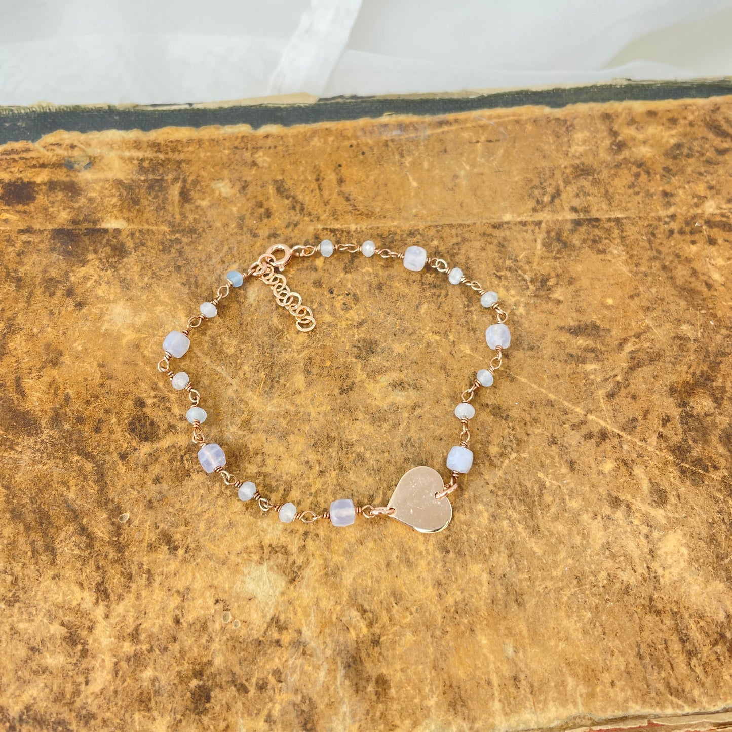 Bracciale cm 17 pietra cubica azzurro polvere con cuore in linea - pezzo unico - Lumiere Bijoux