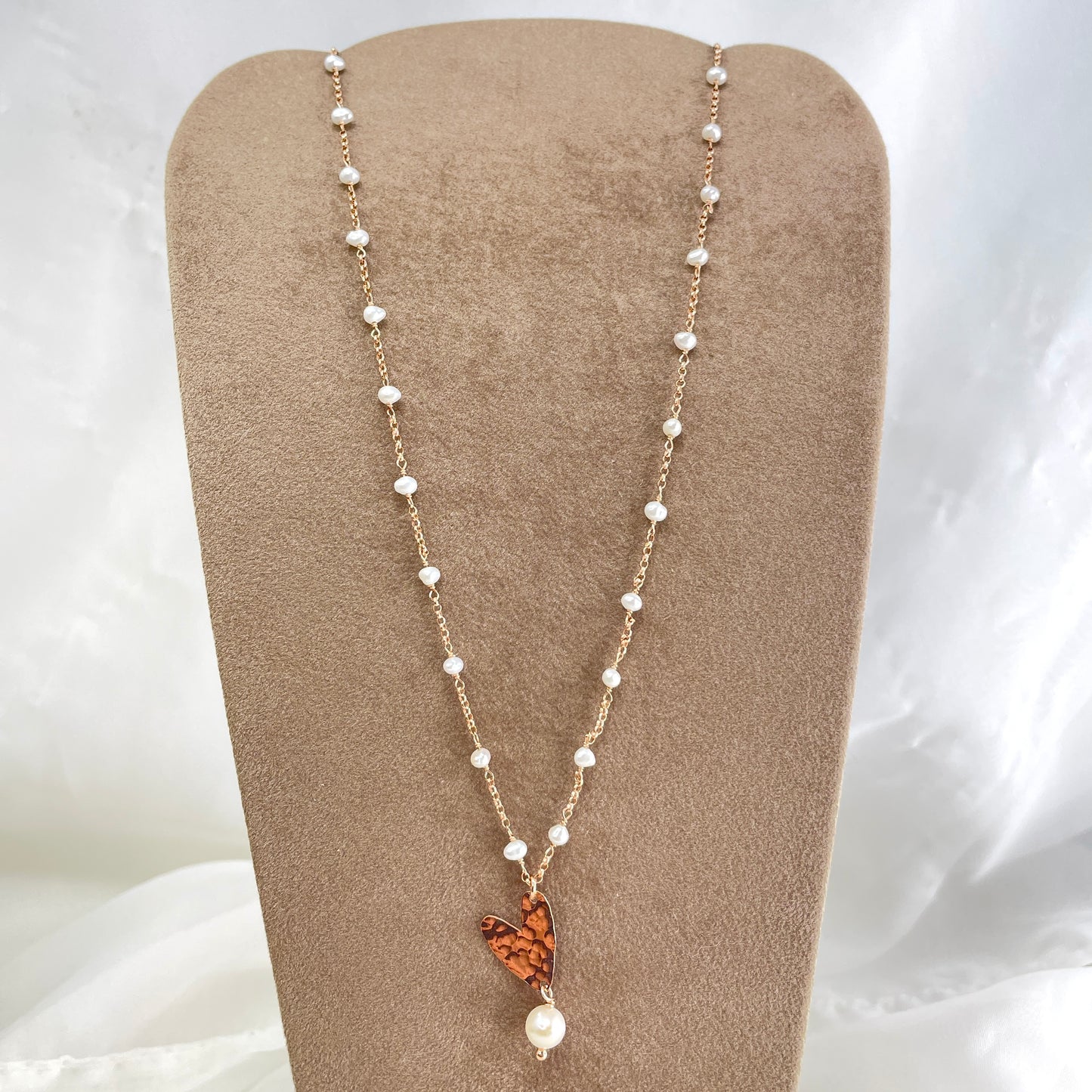 Collana rado perle bianche cm 50 con soggetto battuto cuore corazon o stella vuota o cuore sweet e perla tonda bianca pendente - Lumiere Bijoux