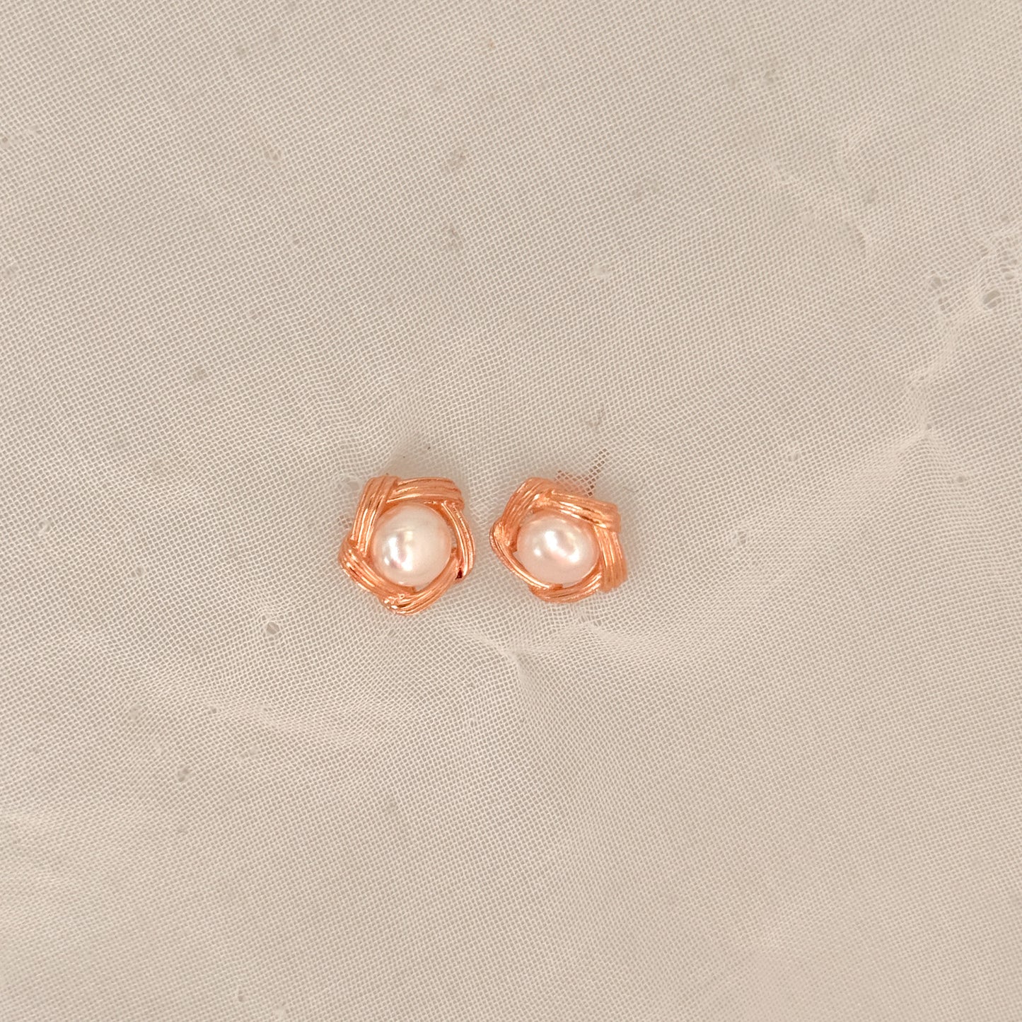 Coppia orecchini lobo vintage pentagono con perla rosè - Lumiere Bijoux