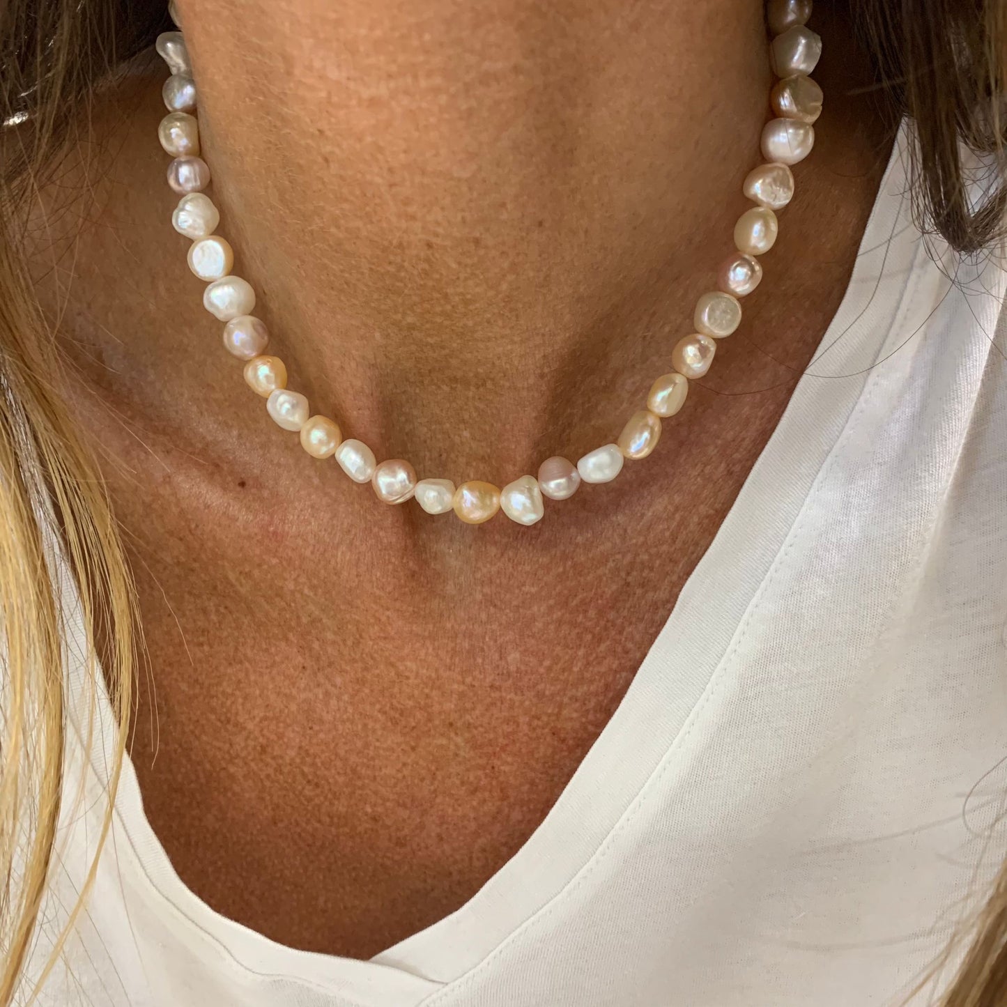 Collana perle tonde irregolari multicolore rosa, bianco e beige diametro 0,8 mm cm35 più 5 di allungamento