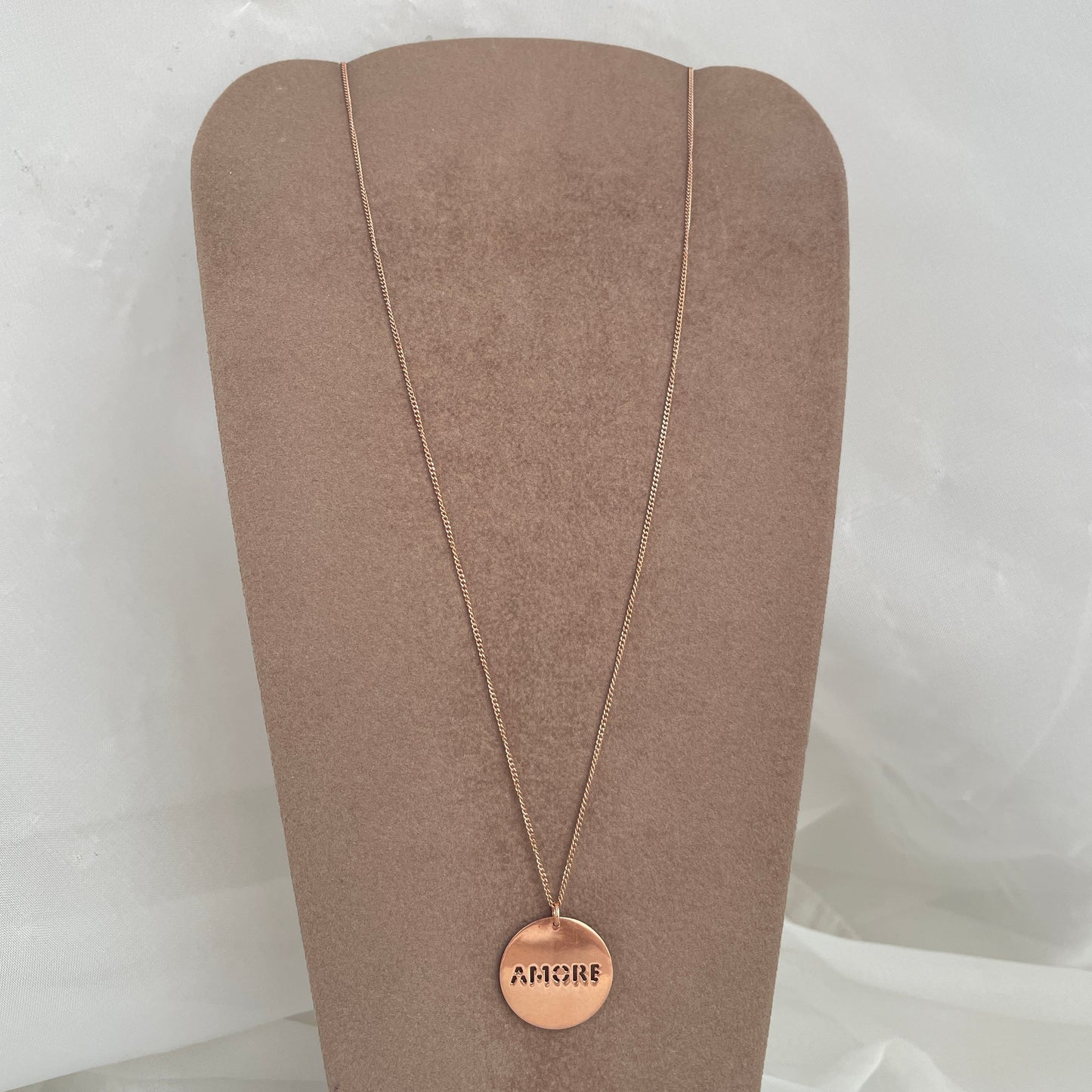 Collana catena grumette cm 50 con cialdina da 2 cm scritta Amore traforata - pezzo unico