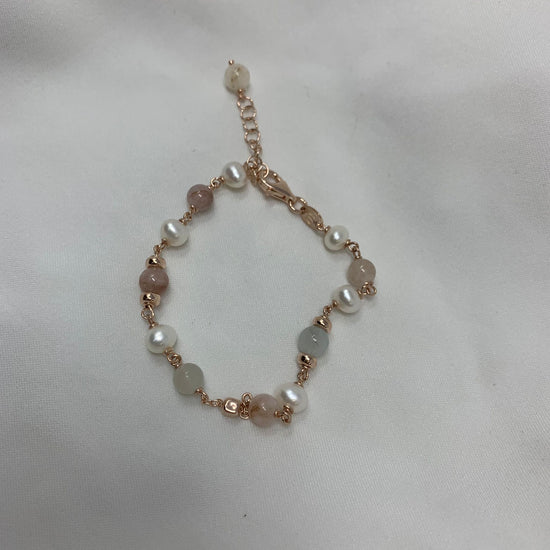 Bracciale perle bianche e pietre naturali colori polverosi cm 17 più 2 di allungamento rosè