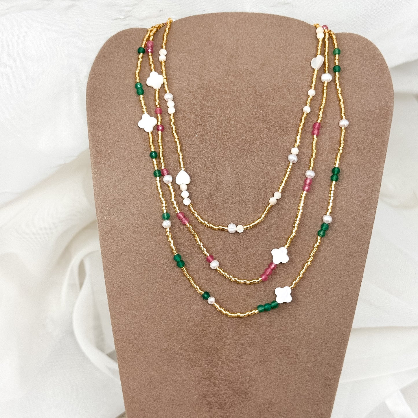 Collana perle miyuki micro rondelle oro alternate a pietre conchiglia e perle naturali cm 37 ottone - Lumiere Bijoux