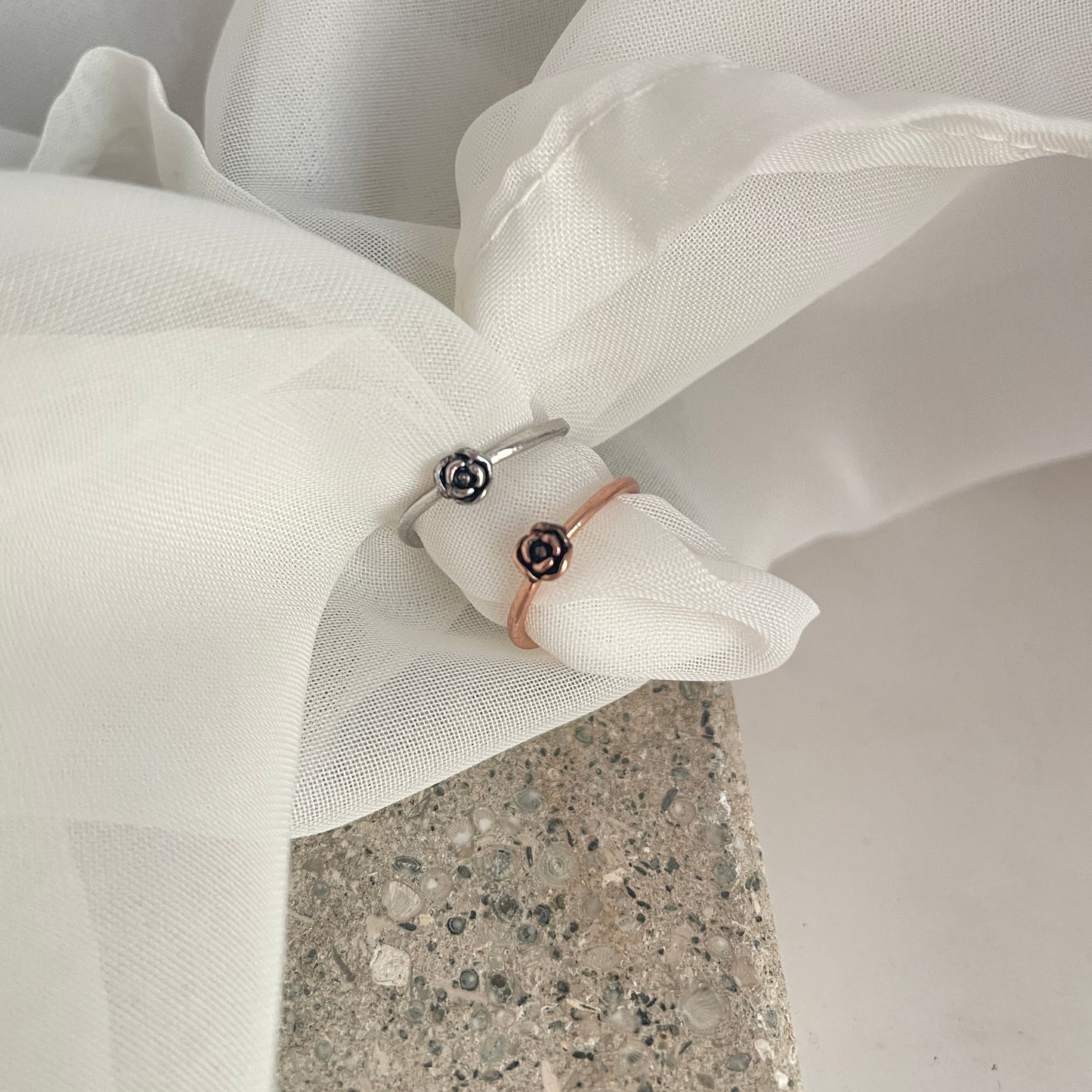 Anello mignolo regolabile Rosellina Anticato