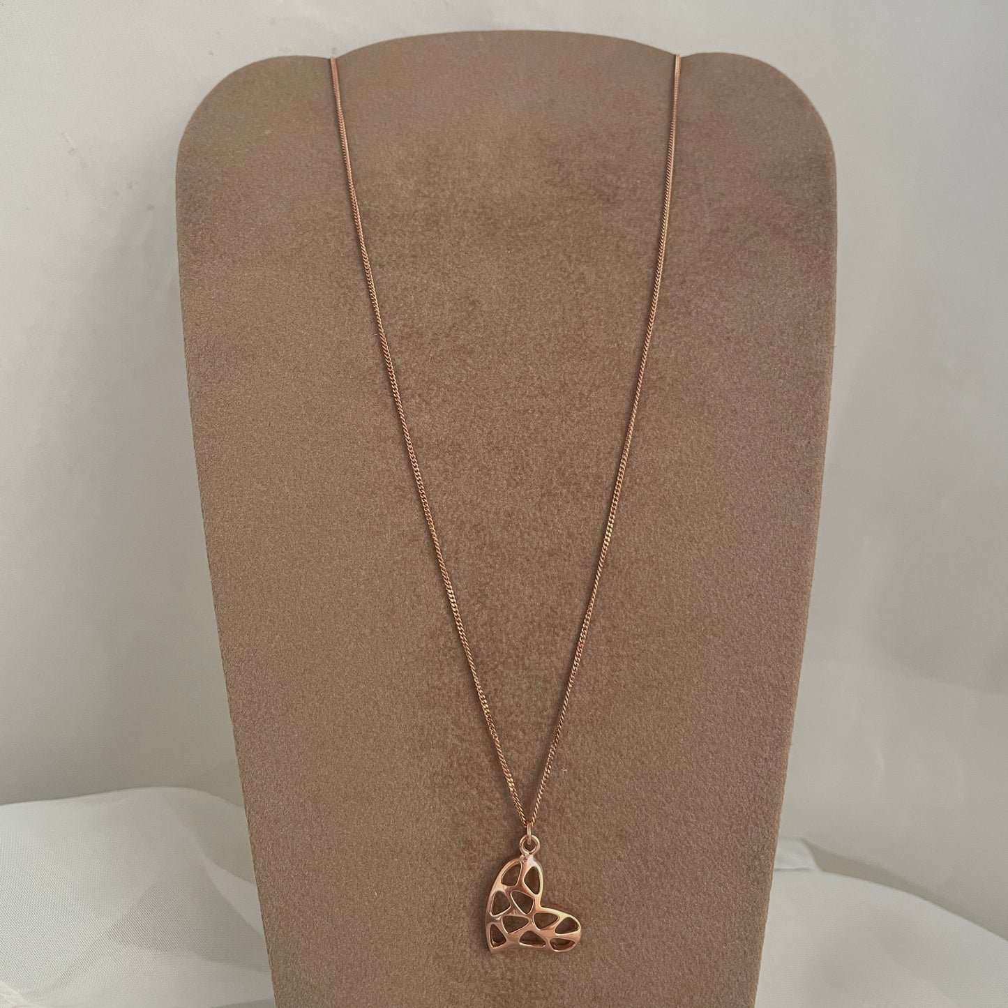 Collana catena grumette cm 45 con cuore traforato bombato
