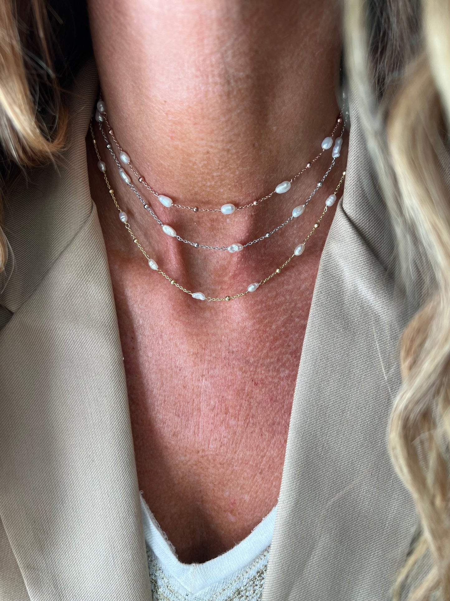 Collana micro perle risino irregolari bianche alternate a sfere cm 33 o 35 - Lumiere Bijoux