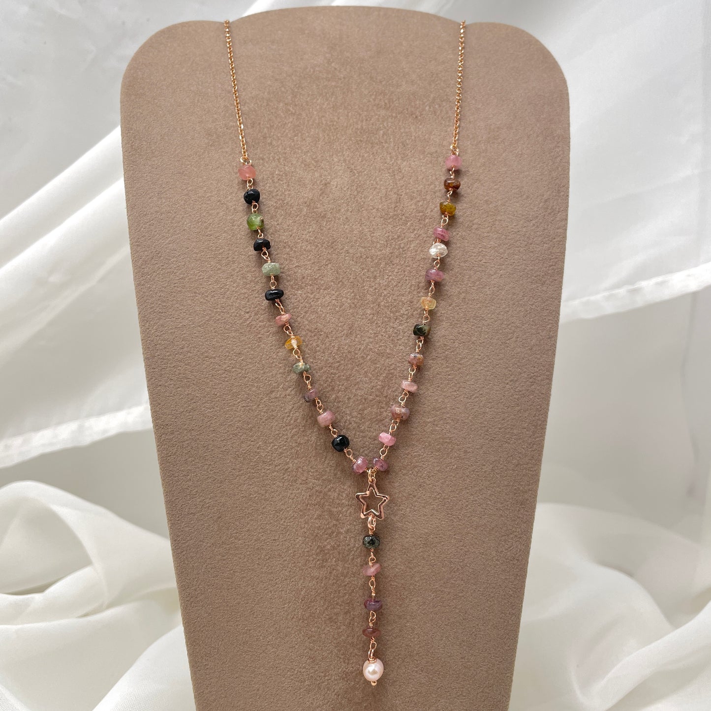 Collana catena rolló cm 40 a rosario pietre cubiche tormalina con stella vuota battuta da 0,8 mm con perla rosa - pezzo unico - Lumiere Bijoux