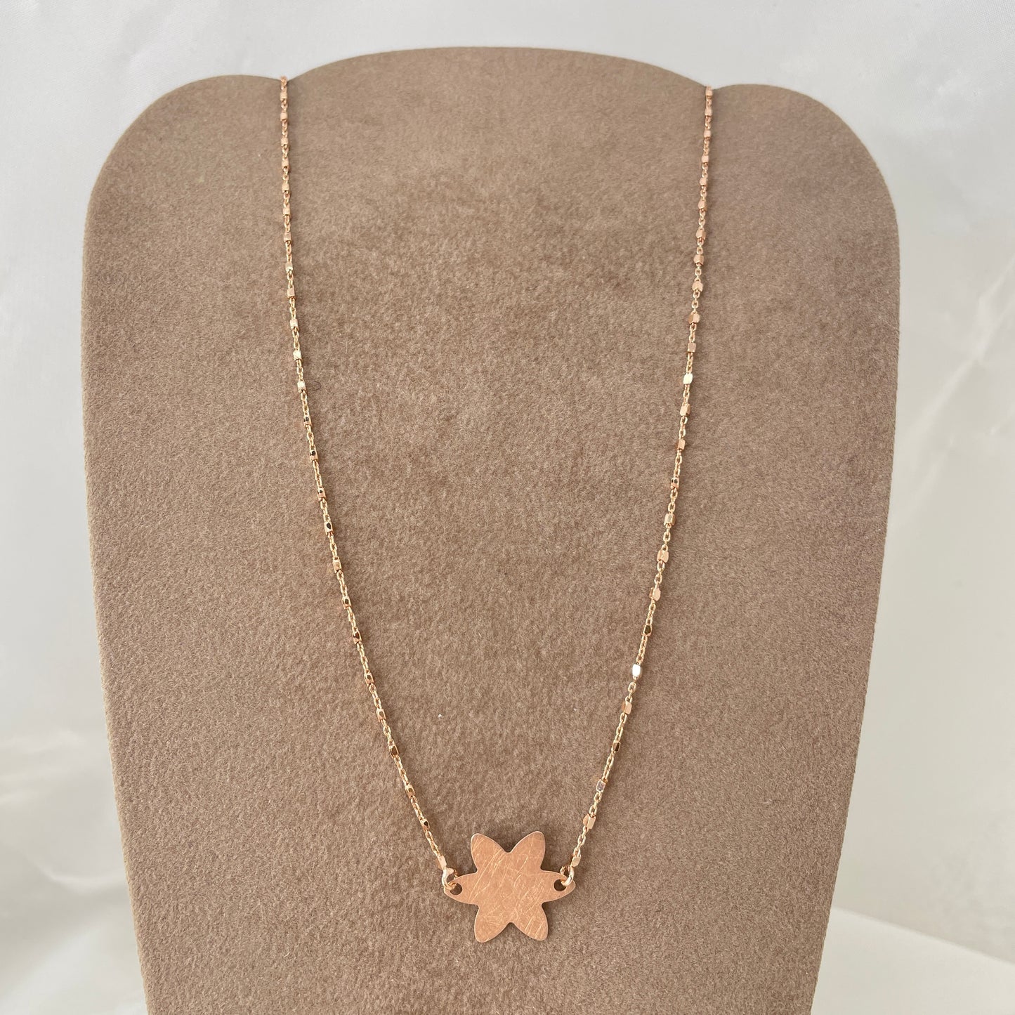 Collana catena dadini cm 40 con fiore satinato da 1,8 cm in linea - pezzo unico - Lumiere Bijoux