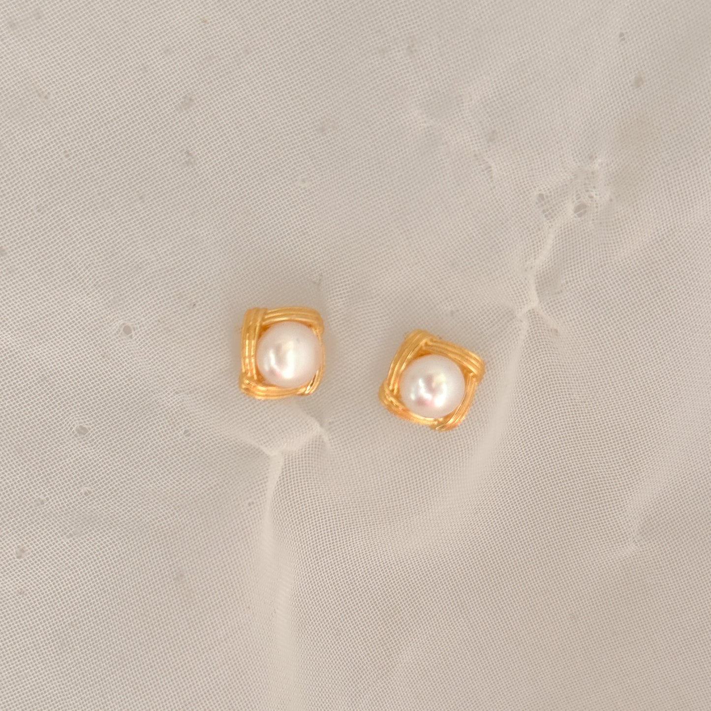 Coppia orecchini lobo vintage quadrati con perla in oro giallo - Lumiere Bijoux