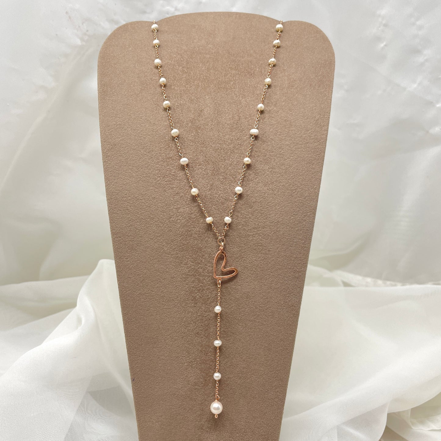 Collana a rosario lunga cm 60 rado perle bianche con cuore Capri, Cuore sweet e stella vuota battuti - Lumiere Bijoux