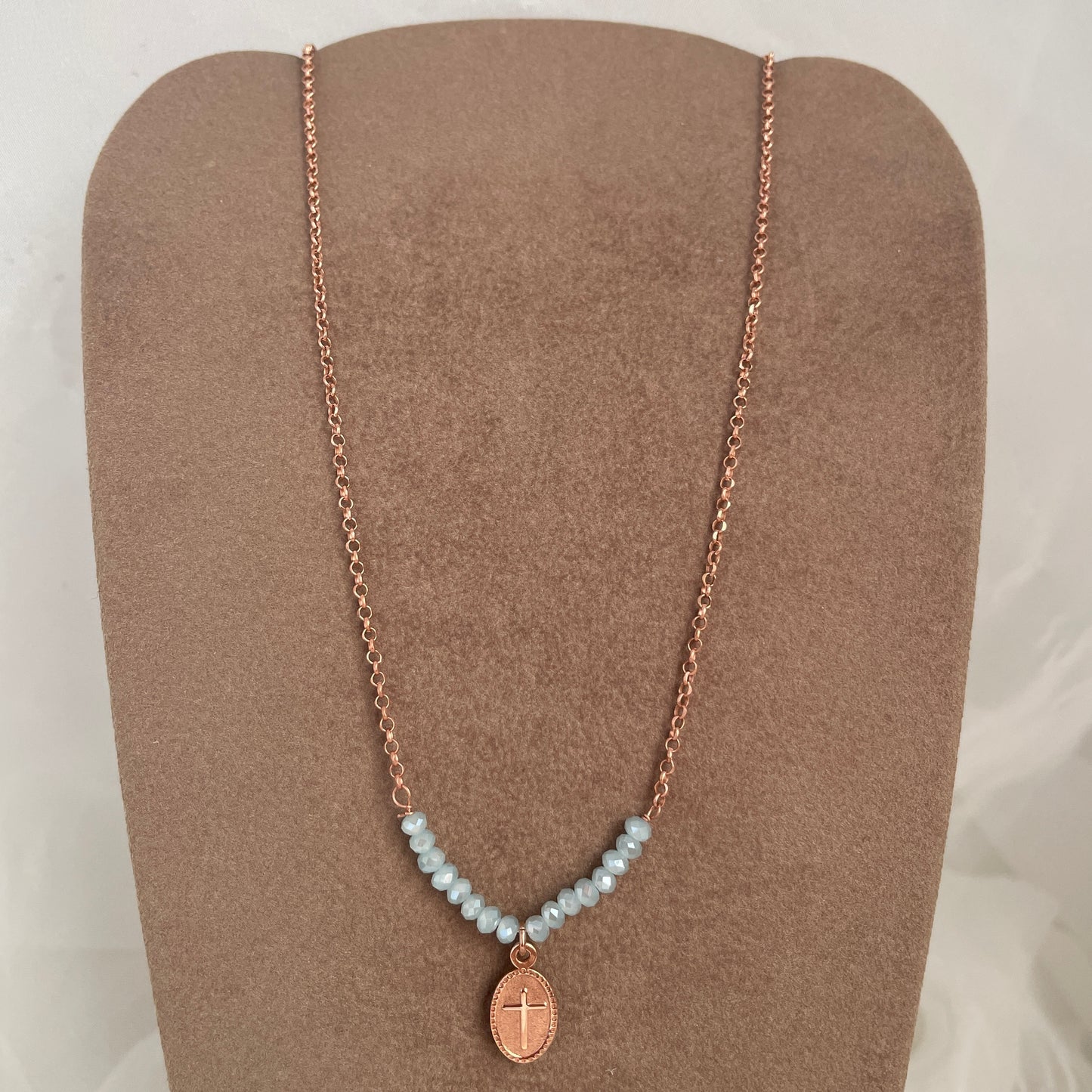 Collana catena rolló con barretta di cristalli azzurro chiaro con cialdina con croce cm 35 - pezzo unico - Lumiere Bijoux