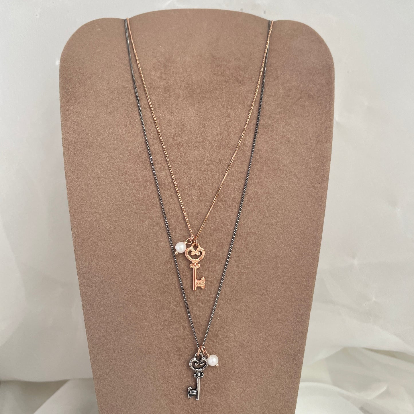 Collana catena grumette cm 50 con chiave e perla tonda - pezzi unici