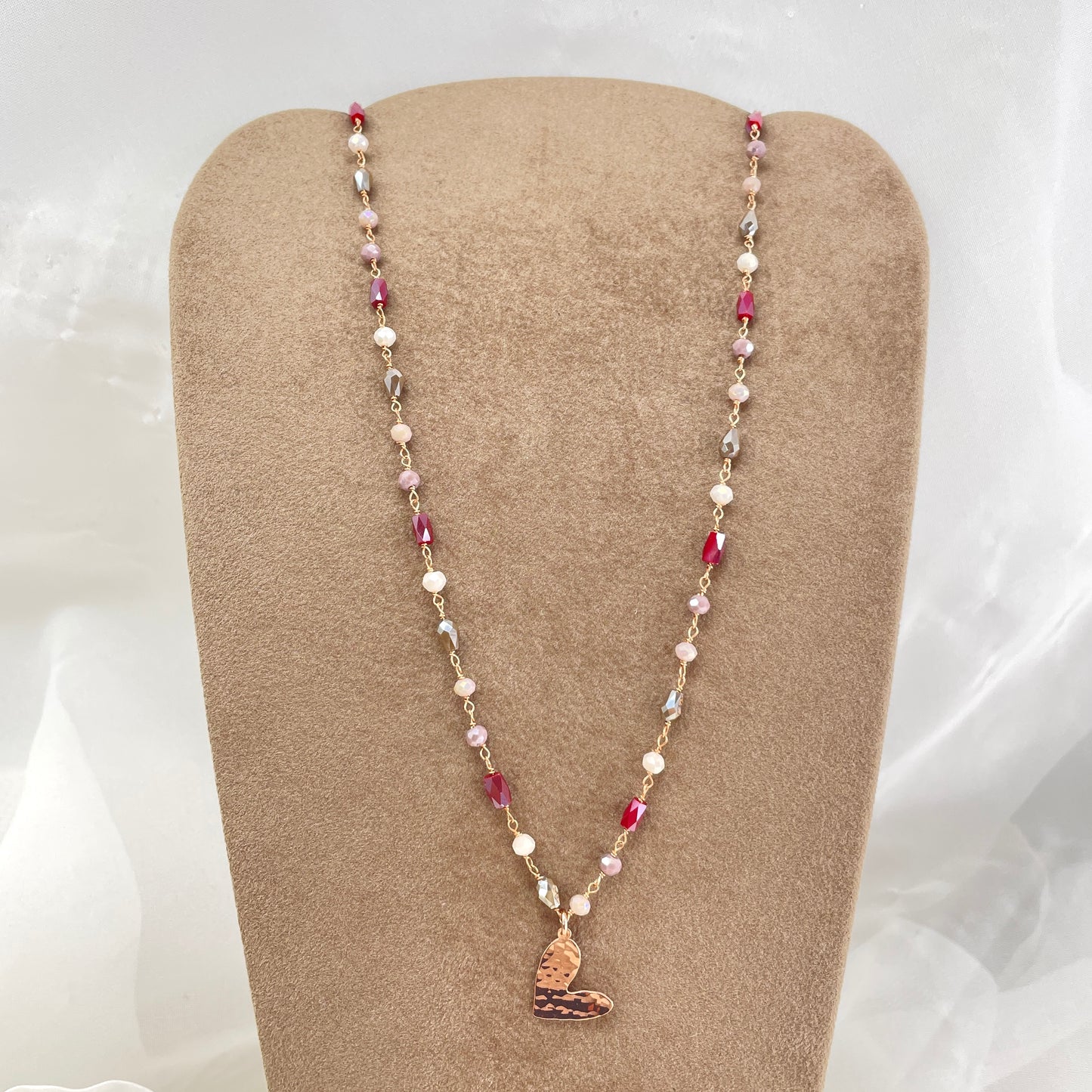 Collana cm 40 cristalli bordeaux, cipria, prugna, tortora con cuore bacio battuto da 1,5 cm - Lumiere Bijoux