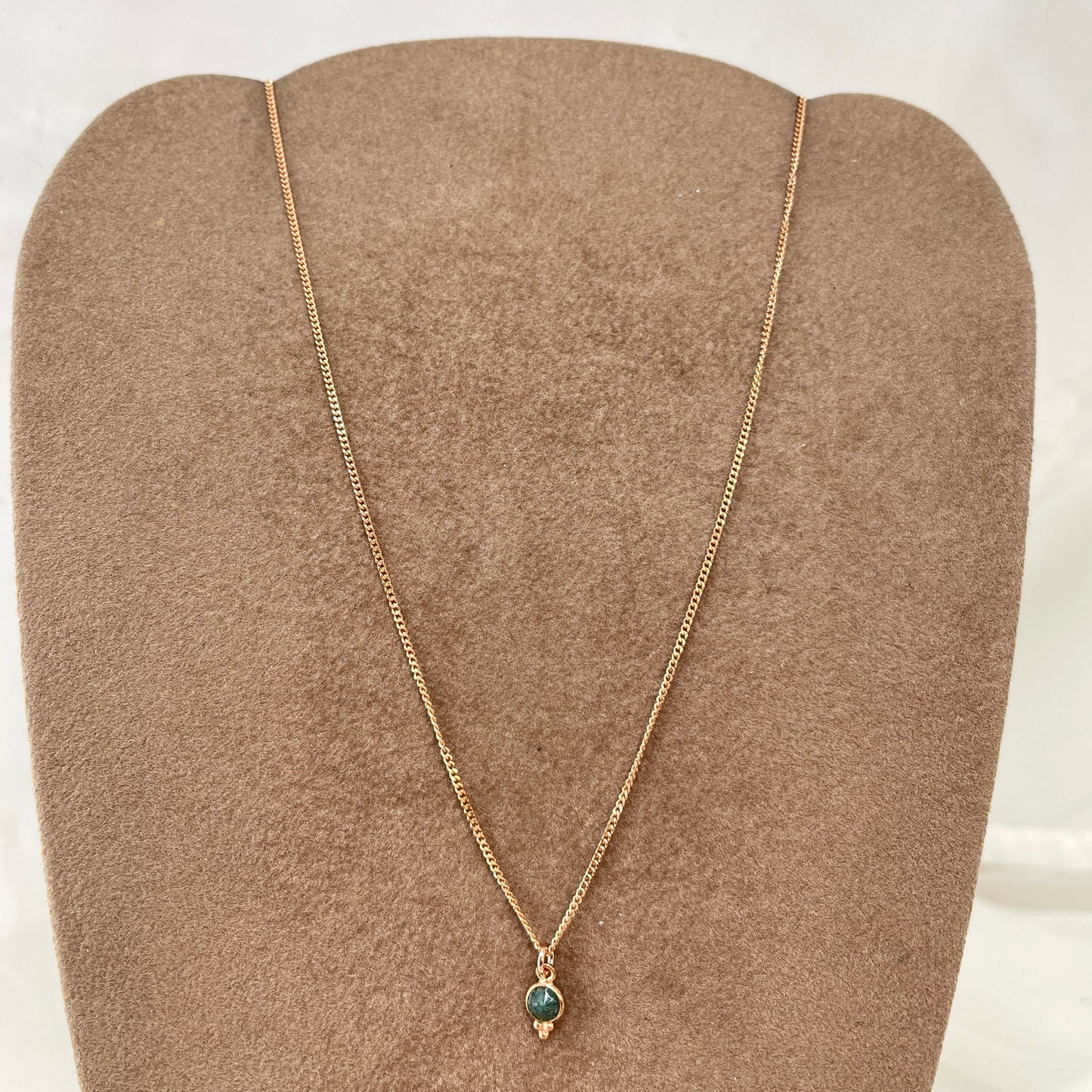 Collana choker catena grumette cm35 rosé con pietra tonda verde - Lumiere Bijoux