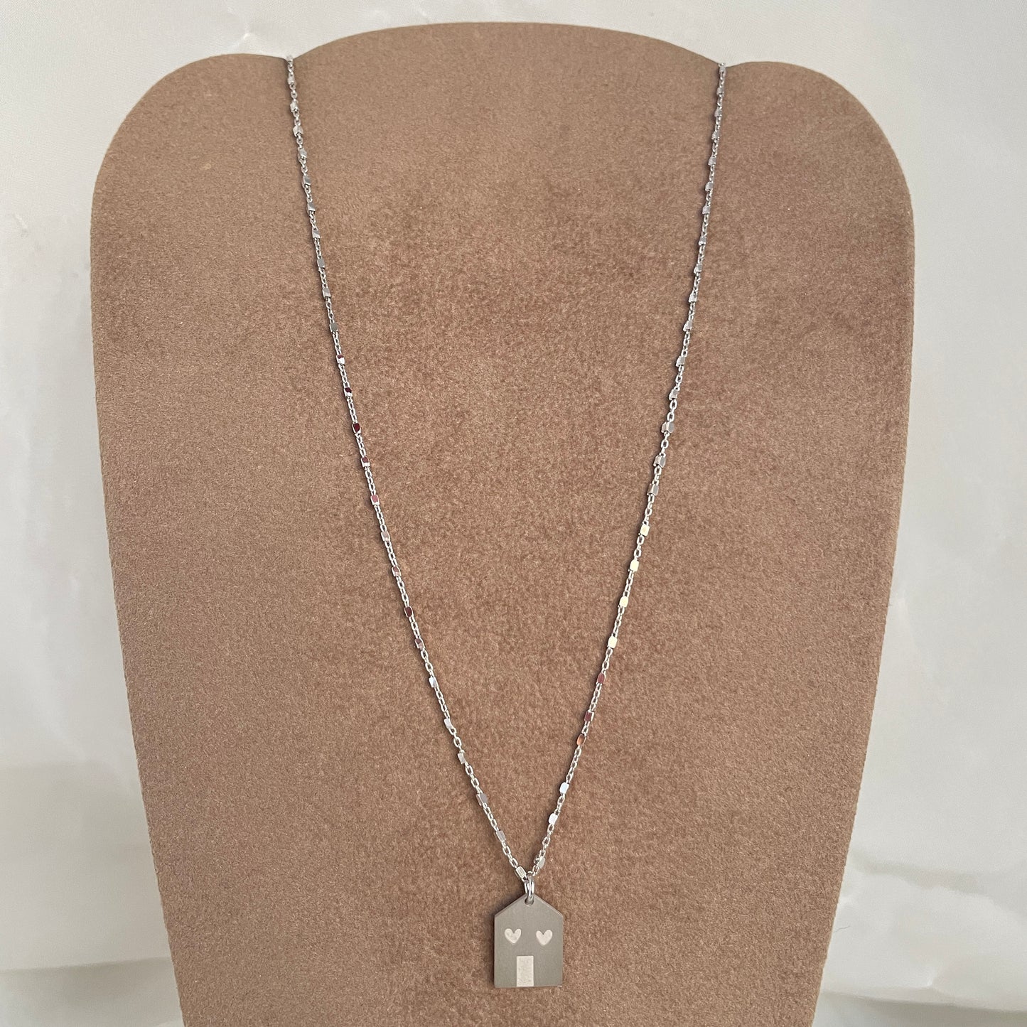 Collana catena dadini cm 40 con casetta satinata da 1,5 cm in argento bianco - pezzo unico