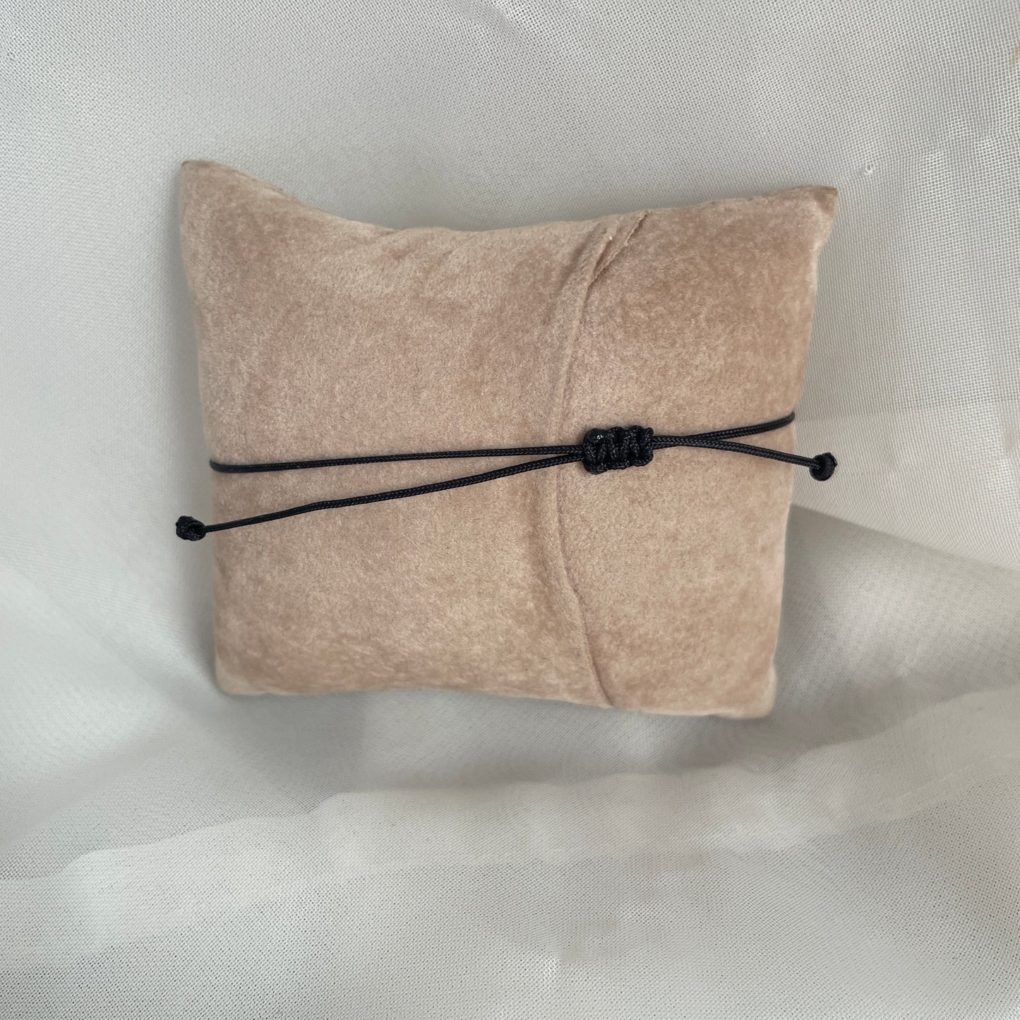 Bracciale cordino nero con cuore da 1.2 cm leopardato bianco e nero