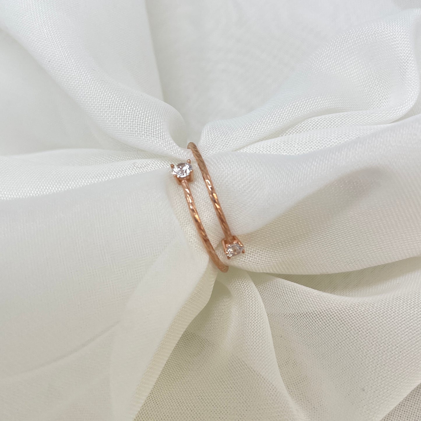 Anello regolabile effetto diamantato con due punti luce - Lumiere Bijoux