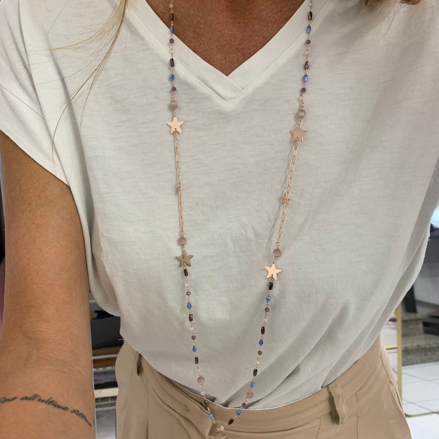 Collana 1 metro catena sushi base rosé, stelle da 1 cm e cristalli multicolore cipria, bronzo e azzurro polvere - Lumiere Bijoux