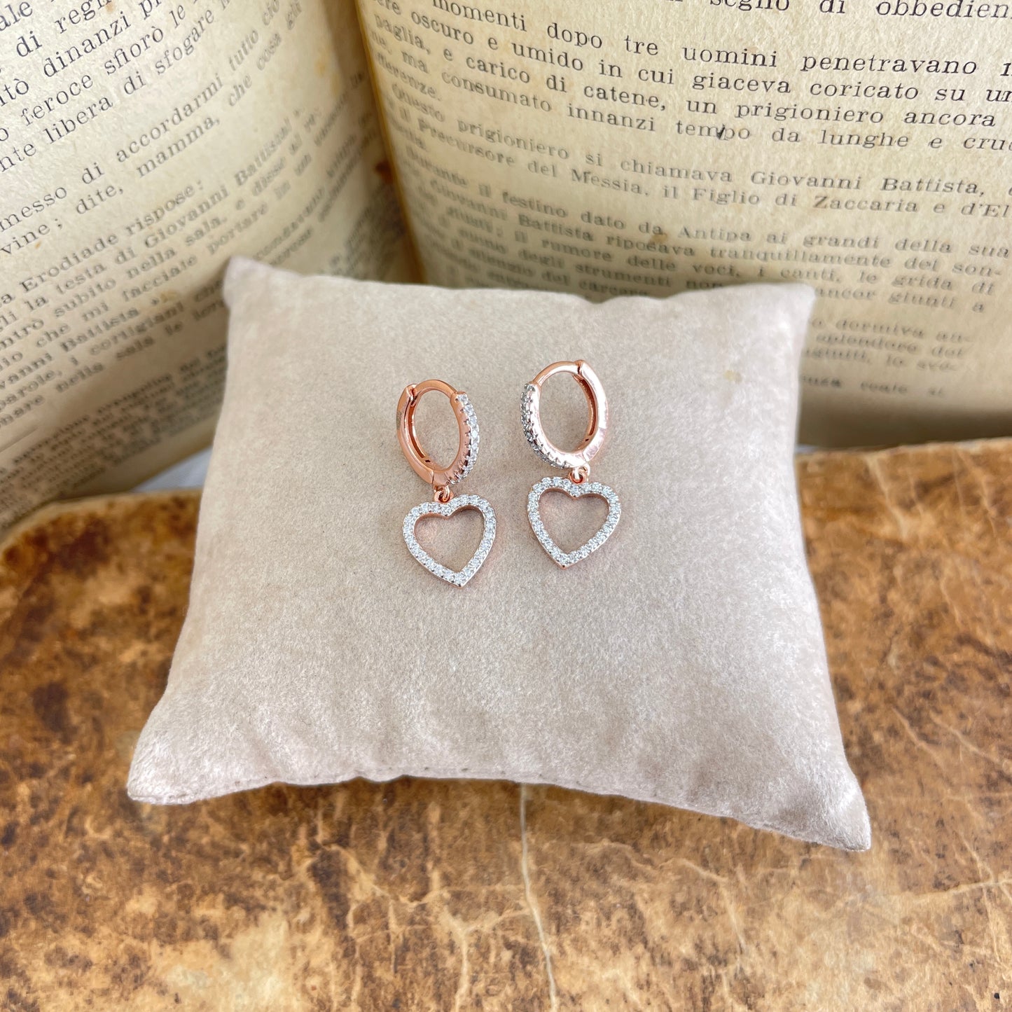 Coppia orecchini cerchietto di zirconi con cuore vuoto da 1 cm di zirconi - Lumiere Bijoux