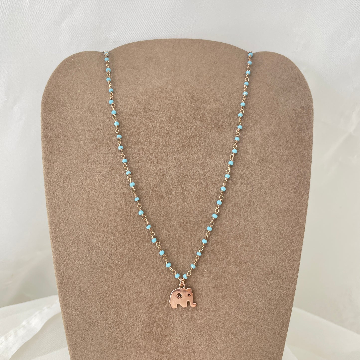 Collana micro cristalli azzurro cielo cm 35 con elefante - pezzo unico - Lumiere Bijoux