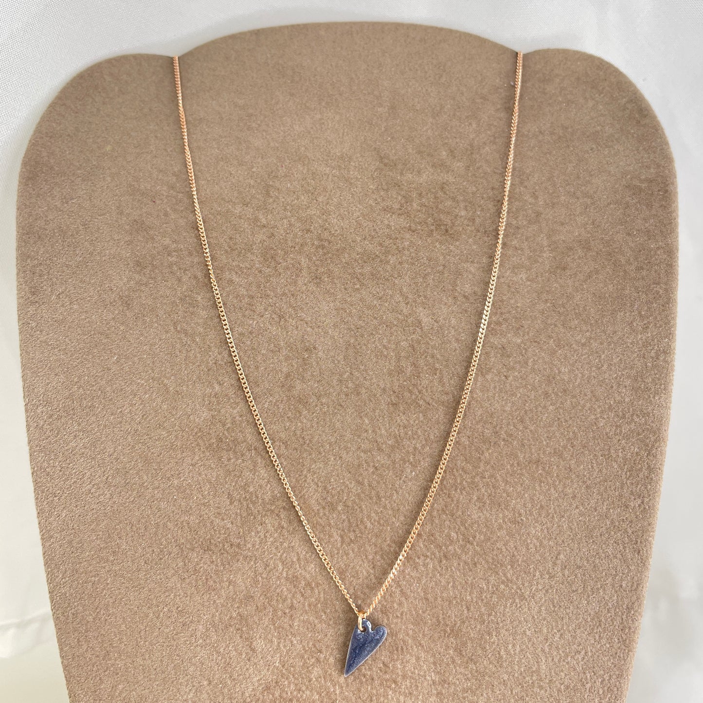 Collana choker grumette con cuore fino allungato da 0,5 mm smaltato cm 35 - Lumiere Bijoux