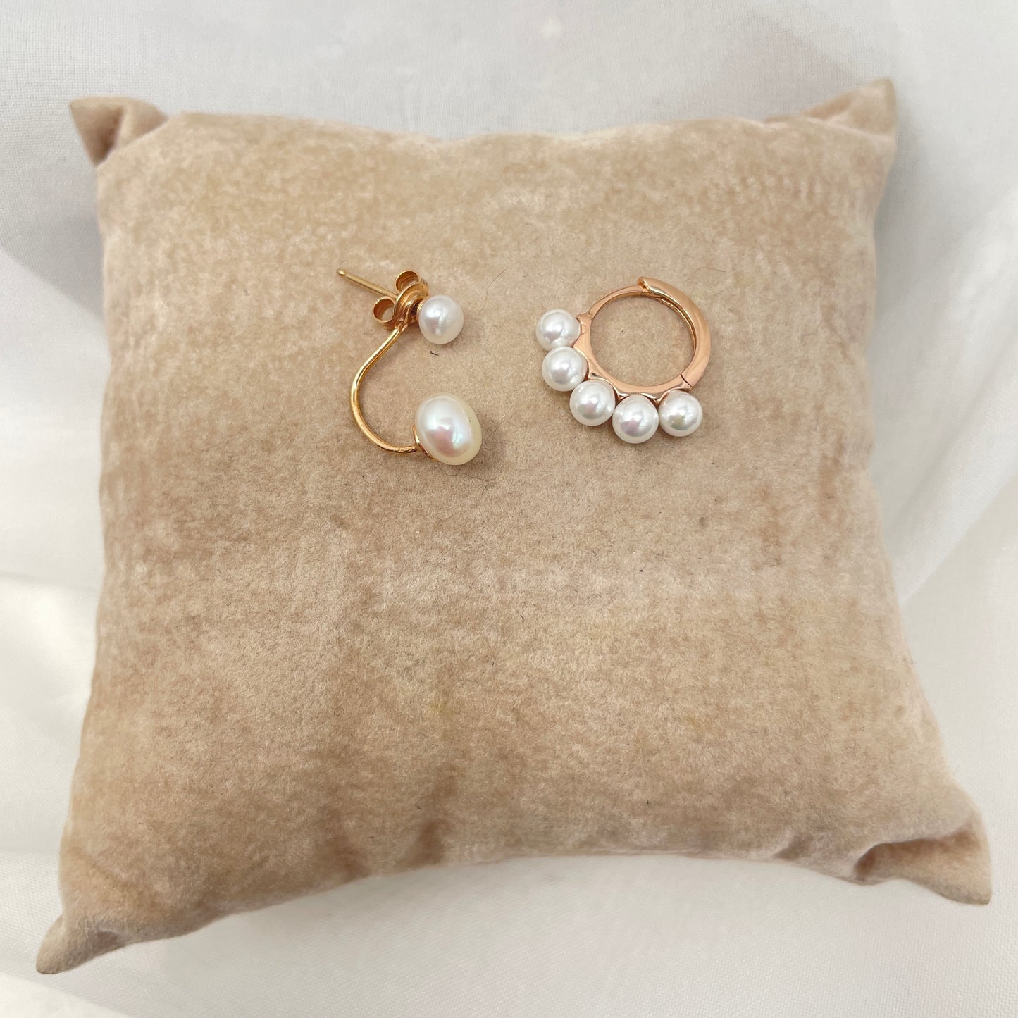 Coppia orecchino doppia perla amo a lobo e cerchietto di perle - pezzi unici - Lumiere Bijoux