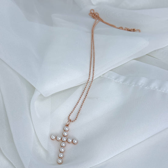 Collana cm 60 con croce perle bianche