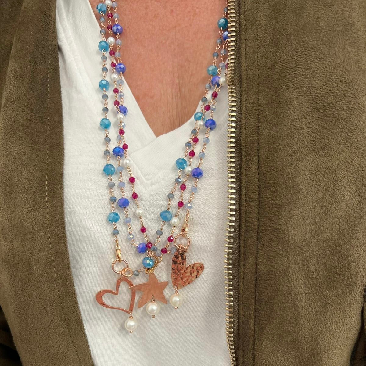 Collana lunga o a due fili cm 75 pietre rubino e perle sintetiche con stella satinata battuta e perla bianca - Lumiere Bijoux