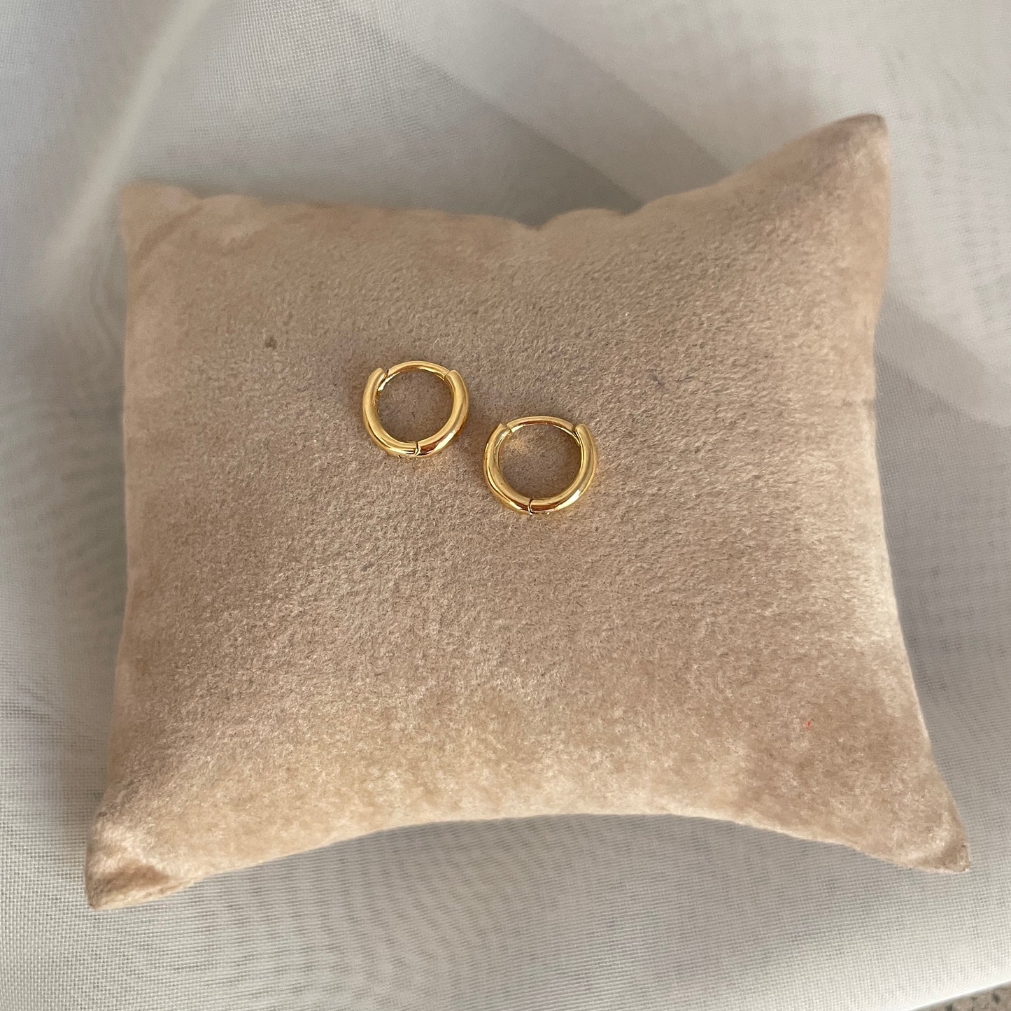 Coppia orecchini scattino micro cerchietto liscio 0,8 cm - Lumiere Bijoux