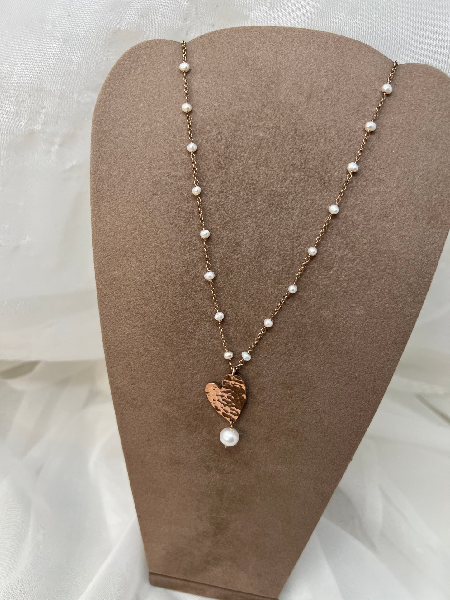 Collana cm 40 catena rollò alternata da perle bianche con cuore gitana - Lumiere Bijoux
